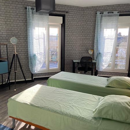 Maison De Ville Au Centre De Fismes Kültér fotó