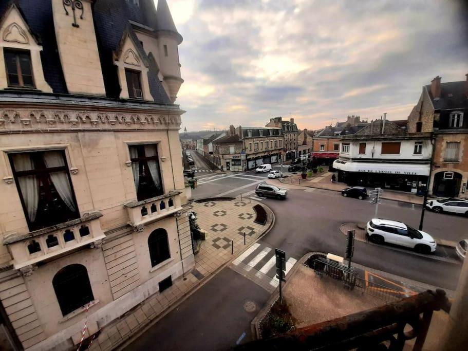 Maison De Ville Au Centre De Fismes Kültér fotó